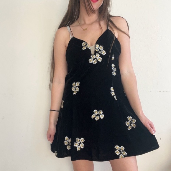 Urban Outfitters Plunging V Velvet Daisy Dress - Picture 1 of 13